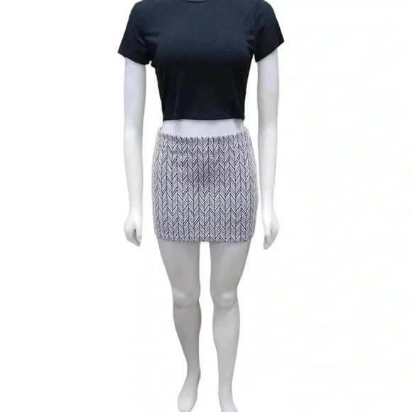Zara Trafaluc Black & White  Herringbone Stretch Skirt Size Small - Picture 2 of 8
